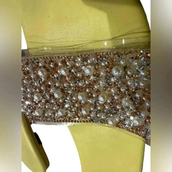 Yellow beaded embellished flip flop slides women’s shoes size 39 EU 8.5 US - Picture 2 of 3